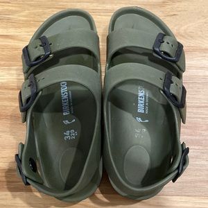 Birkenstock kids EVA sandals, size 34/youth 4. Beach ready!